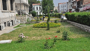 Tepki çiçek ektirdi