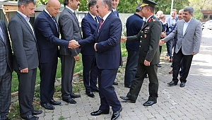 Arife günü doğan bebeğin adını Vali Özdemir koydu