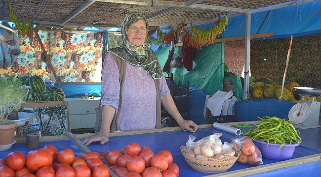 Köy pazarı tatilcilerden ilgi görüyor