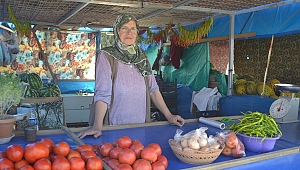 Köy pazarı tatilcilerden ilgi görüyor