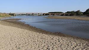 Tunca Nehri'nde su seviyesi dip yaptı