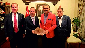 HİSARCIKLIOĞLU’NA FAHRİ EMŞEHRİLİK BERATI