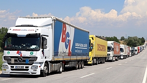 Kapıkule'de 6 kilometrelik tır kuyruğu