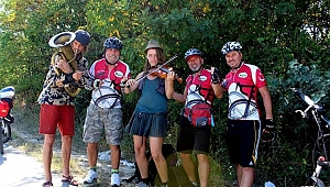 KOMŞUDA PEDAL BASTILAR