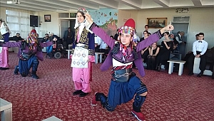 HUZUREVİNDE ZEYBEK VE VALS GÖSTERİMİ