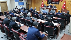 Genel bütçe görüşmeleri kavgalı başladı