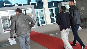 TARTIŞTIĞI EŞİNİ BIÇAKLADI