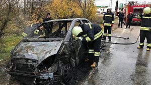 YANAN OTOMOBİLİ BIRAKTI KAÇTI