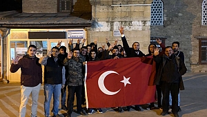 AK GENÇLERDEN PROTESTO