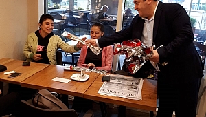 AĞA’DAN KARANFİLLİ KUTLAMA