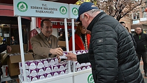 BAŞKAN GÜRKAN, KANDİL SİMİDİ DAĞITTI