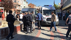 KAMYON KAPAĞI AÇILIP YAYA ÇARPTI