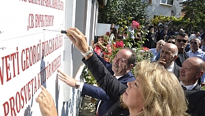 KOMŞUDAN ÇİFTE KUTLAMA