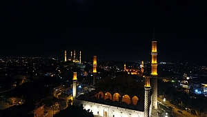CAMİLER GECE DE GÖZ ALICI