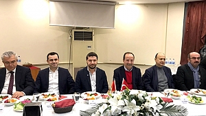 BAŞKAN’DAN GAZETECİLERE EĞLENCELİ KUTLAMA