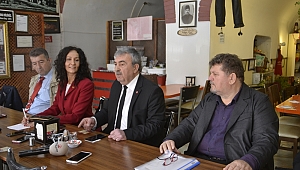 AÇTI AĞZINI YUMDU GÖZÜNÜ