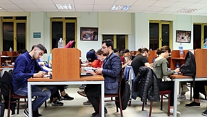 KAPISINDA KİLİT OLMAYAN KÜTÜPHANE
