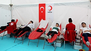 LİSE ÖĞRENCİLERİNDEN KAN BAĞIŞI