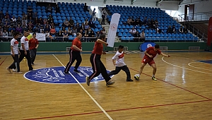 ENGELLERE GOL ATILAR!