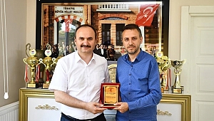 BAŞKAN ÜNER’DEN, VALİ CANALP’E TEŞEKKÜR PLAKETİ