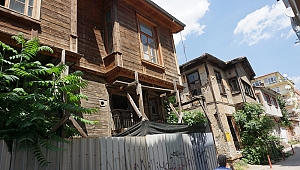 TARİH DİRENİYOR