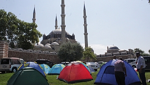 ÇADIRDA KONAKLATAN KIRKIPINAR SEVDASI