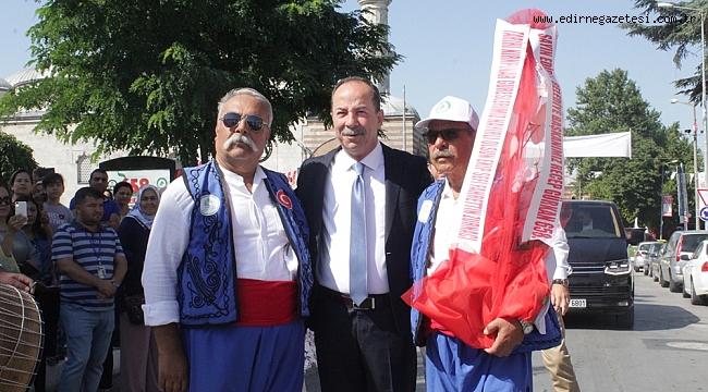 DAVUL ZURNAYLA KARŞILADILAR