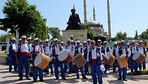 KIRKPINAR DAVUL ZURNA EKİBİ SOKAKLARDA