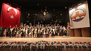 TÜ'DEN 5 BİN 557 ÖĞRENCİ MEZUN OLDU