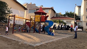 ÇOCUK PARKI MAHALLEYİ İKİYE AYIRDI