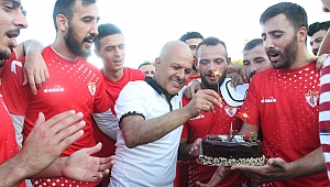 İMPARATOROS’A BREZİLYA USULÜ KUTLAMA