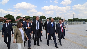 KAPIKULE´DE GURBETÇİLERDEN BAKANA KLAKSONLU TEPKİ