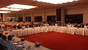 AK PARTİ, MUHTARLARIN İSTEK VE SIKINTILARI DİNLEDİ 