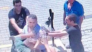 AKADEMİSYENE ŞİDDET KAMERADA 