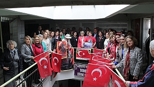 CUMHURİYET, BİR KADIN DEVRİMİDİR 