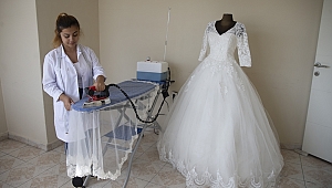 HAYALLERİNİ SÜSLEYEN GELİNLİKLERİ DİKİYORLAR 