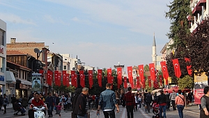 KOMŞUDAKİ BAYRAM ESNAFA YARADI 