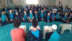 ÖĞRENCİLERDEN MEHMETÇİĞE DUA 