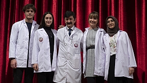 BEYAZ ÖNLÜKLERİNİ GİYDİLER 