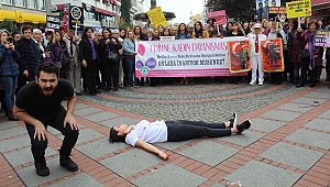 KADINA ŞİDDET TİYATROSU AĞLATTI 