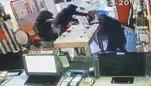 27 SANİYEDE SOYUP SOĞANA ÇEVİRDİLER 