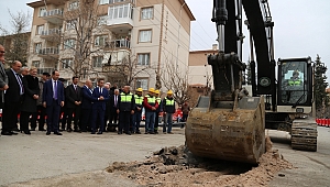 İLK KAZMA VURULUYOR 