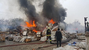 İNŞAAT MALZEMELERİ DEPOSUNDA YANGIN 