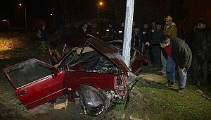 DİREĞE ÇARPTI 