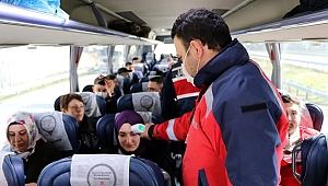 Edirne'ye kara yoluyla gelen şoför ve yolcuların ateşi ölçülüyor 