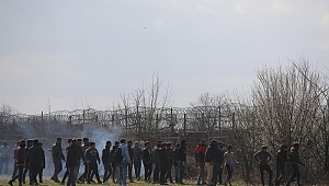 Sığınmacıların Yunanistan'a geçişleri sürüyor 