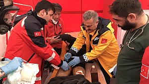 Yunan askerlerinin müdahalesinde yaralanan sığınmacılar tedavi ediliyor 