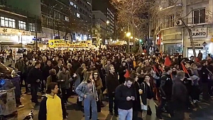 YUNANİSTAN’DA GÖÇMENLERE DESTEK YÜRÜYÜŞÜ 