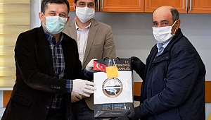 Gönüllülerin ürettiği maskeler köylere dağıtılıyor 