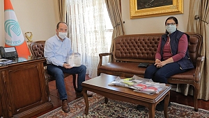 ÖĞRETMENLERDEN BELEDİYE ÇALIŞANLARINA DESTEK